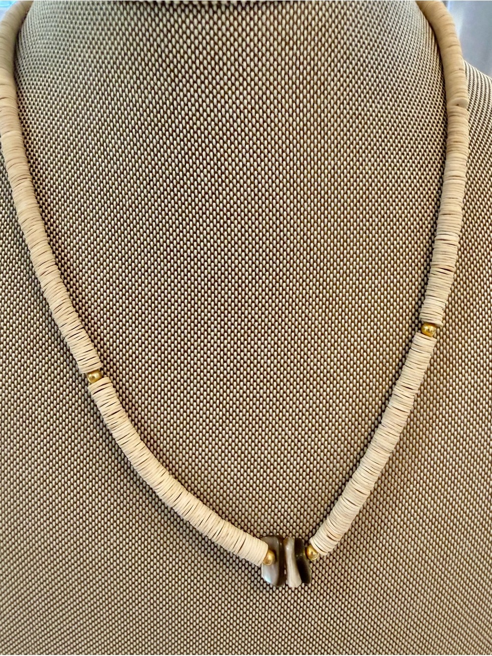 Vintage Hawaiian Beige Disk Bead Necklace with Shell Accent